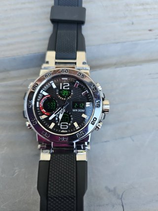 Reloj de hombre negro y plateado