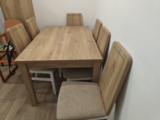 Mesa extensible y 6 sillas (Robusta y pesada)
