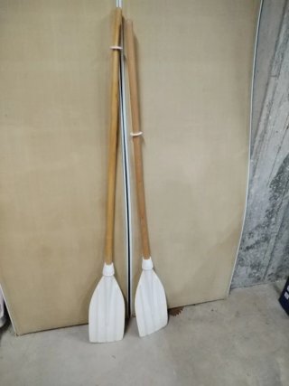 2 Remos de madera blancos