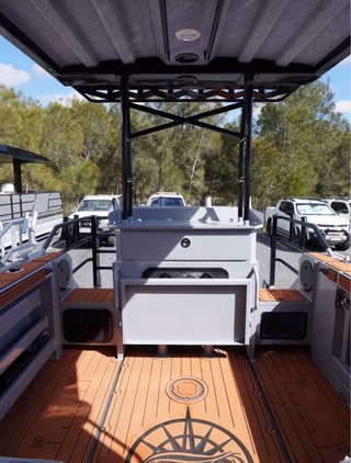 Barco aluminio 7,9 m con camarote 2x115 CV