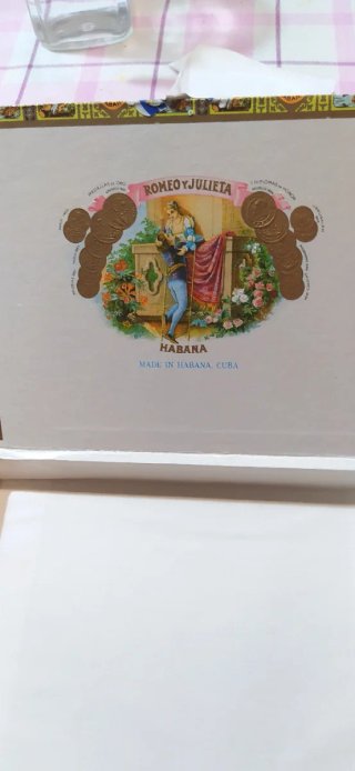 Caja de Puros Romeo y Julieta Vacía