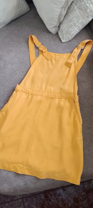 Conjunto Peto Amarillo y Camiseta Piñas