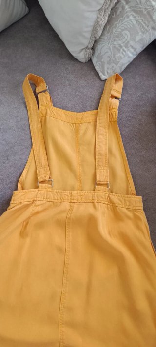 Conjunto Peto Amarillo y Camiseta Piñas