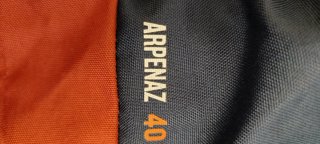 Mochila Quechua Arpenaz Azul/Roja,40L.