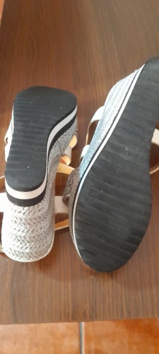 Sandalias de plataforma  blancas y gris