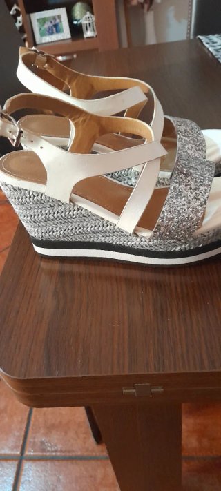 Sandalias de plataforma  blancas y gris