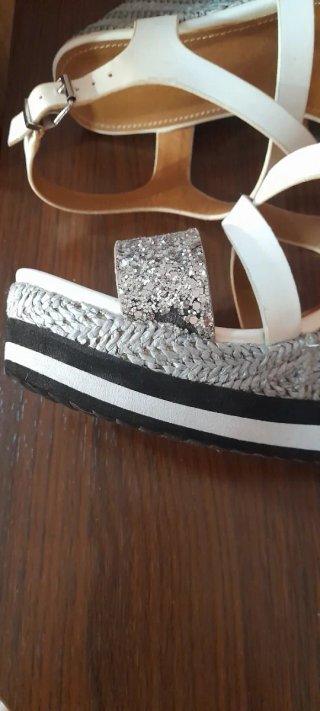 Sandalias de plataforma  blancas y gris