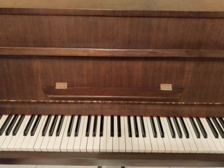 Piano OFFBERG de madera