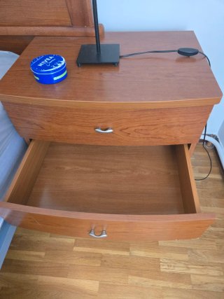 Cabecero y Mesillas de Madera