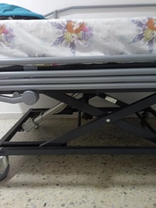 Cama articulada con motor