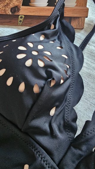 Bañador negro con diseño floral