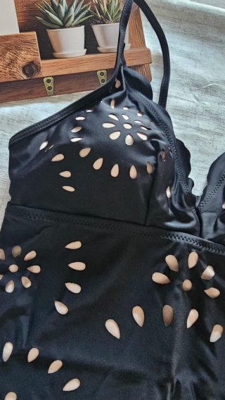 Bañador negro con diseño floral