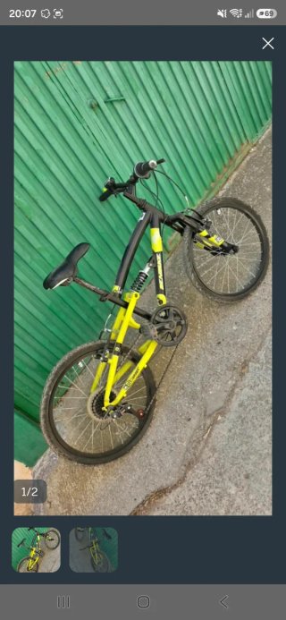 Bicicleta Decathlon Negra y Amarilla