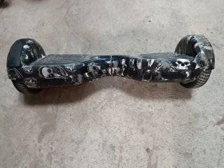 Hoverboard con diseño de calaveras