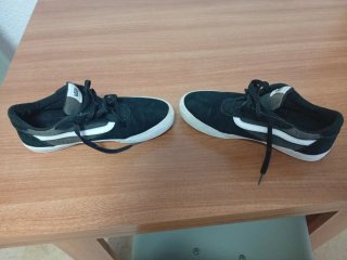 Zapatillas Vans Negras y Blancas