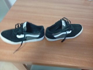 Zapatillas Vans Negras y Blancas