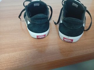 Zapatillas Vans Negras y Blancas