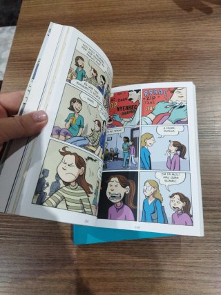 Lote de 2 libros novela gráfica. En catalán.