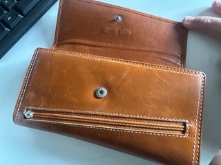 Cartera de piel Nieves Arce marrón