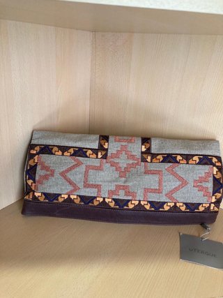 Pochette Uterqüe bordada