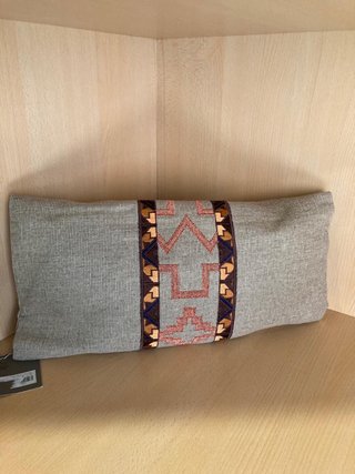 Pochette Uterqüe bordada