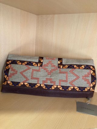 Pochette Uterqüe bordada