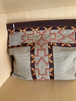 Pochette Uterqüe bordada