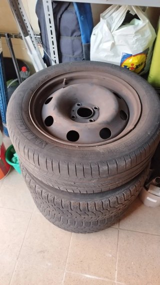 3 Llantas de Hierro 16 4 Tornillos
