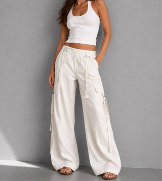 Pantalón cargo de lino beige