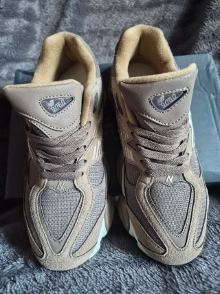 New Balance 9060 Beige/Marrón