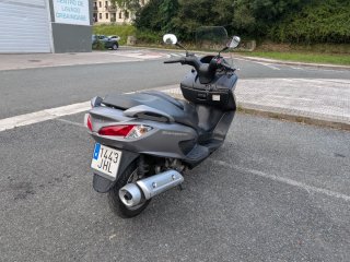 Suzuki Burgman 200 gris