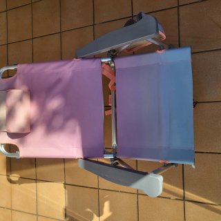 Silla de playa plegable rosa y morada