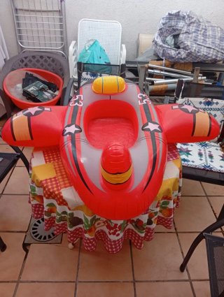 Barca hinchable avión para niños