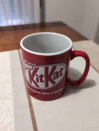 Taza cerámica KitKat roja