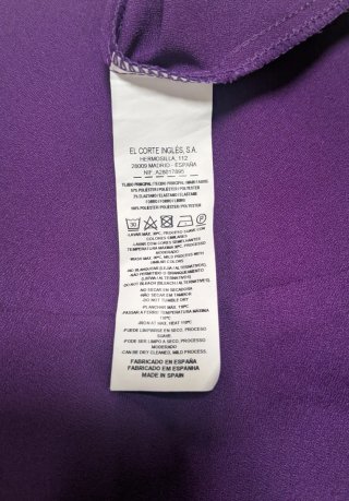 Mono morado para fiesta o evento