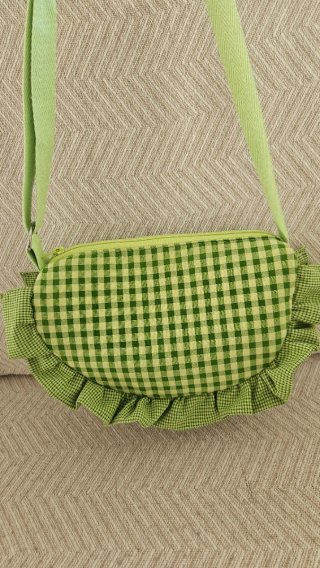 Bolso bandolera naranja, verde o rosa.