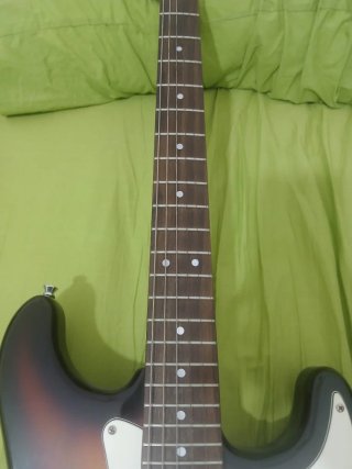 Guitarra Eléctrica Academy + Amplificador