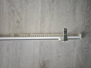 Galería de aluminio para cortinas con riel
