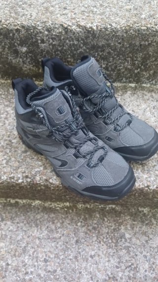 Botas de montaña Hi-Tec grises y negras
