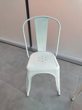 Sillas metálicas blancas (sin cojines )
