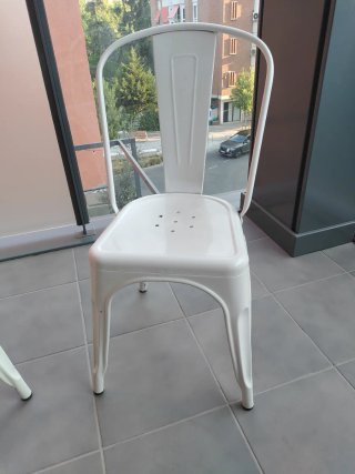 Sillas metálicas blancas (sin cojines )