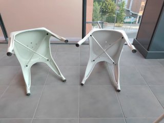 Sillas metálicas blancas (sin cojines )