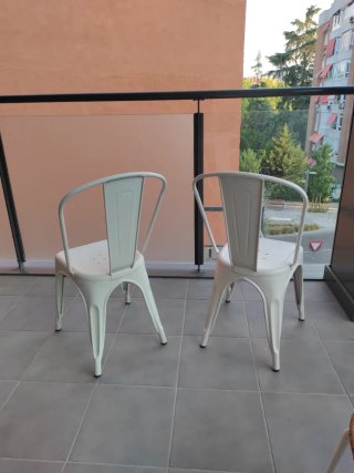 Sillas metálicas blancas (sin cojines )