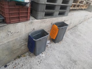 Bidoni raccolta indifferenziata grigi