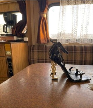 Tacones Negros de Diseño Exclusivo estilo YSL