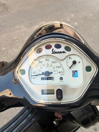 Vespa LX 125 Scooter Negra y Beige