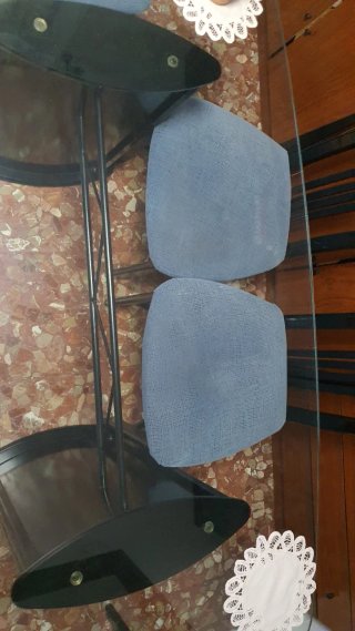 Mesa cristal y madera con 5 sillas