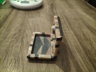 Piccola scatola in marmo beige e nero