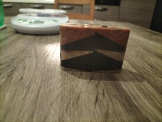Piccola scatola in marmo beige e nero
