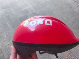 Casco de bici rojo